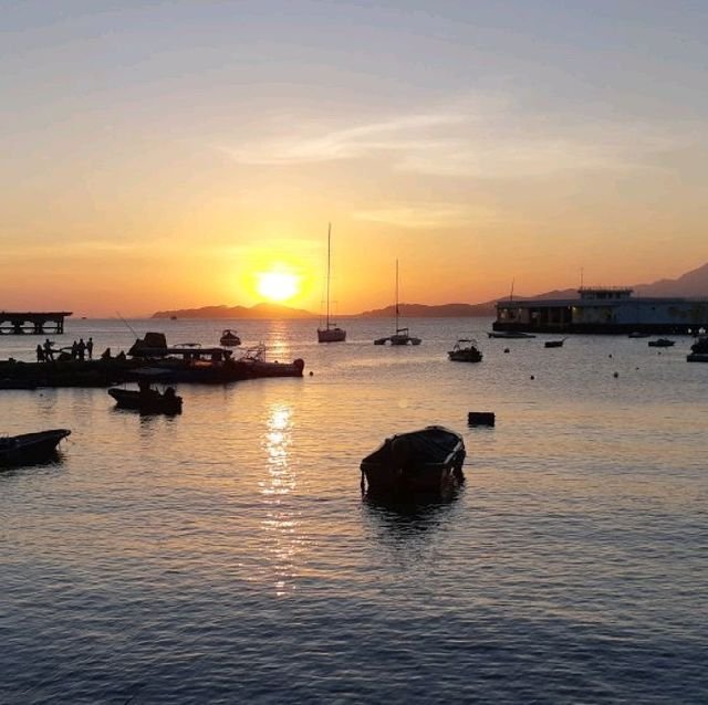 南丫島日落美景，遠眺寧靜海岸線